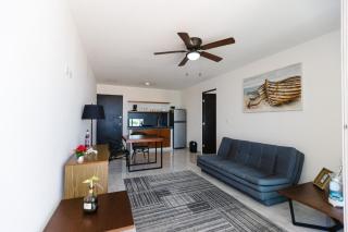 Large One-bedroom Apt Near Isla Mujeres Ferry - Cancún - 9