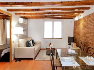 Apartamento Céntrico en Edificio Histórico con Encanto para Familias, Hasta 5 Personas - ES-341-1 - Barcelone - 0