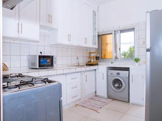 Résidence Jeannette Bona, avec Groupe Électrogène, Parking, Wifi, Calme et Caméras - 1