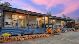 Silver Wattle Cabins - Mount Morgan - 9
