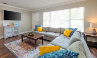 Game Room, POOL & Fire pit at the Medical center - 3