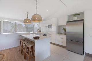 Riverfront Luxury, Poolside, Near Hastings - 4