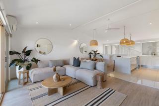 Riverfront Luxury, Poolside, Near Hastings - 9