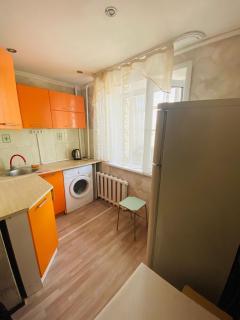 г Караганда ул Ермекова 58 посуточно 2 комн - Karagandy - 5