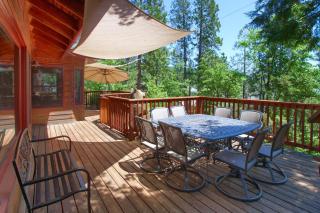 Willow Cove Lodge- 5 bedrooms with a hot tub - Bass Lake - 3
