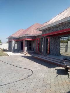 Royal Nest Lodge - - 0