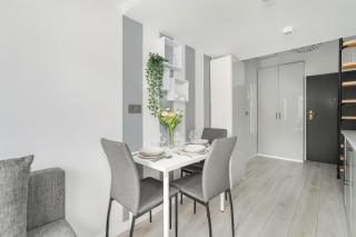 Charming and Modern Studio with Mezzanine in Poznan Center by Noclegi Renters - Posen - 9
