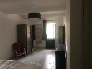 Maison de village en duo avec 150m2 au Rdc et la suite parentale ou en famille avec 4 chambres 250m2 intérieur - Montfaucon - 1
