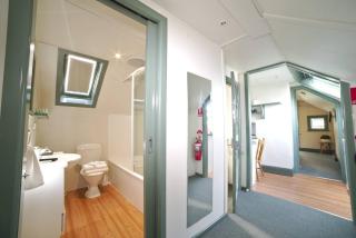 2 Bedroom Self Contained Apartment With Spa - Ballarat - 6