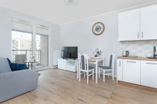 Nowa Letnica Comfortable Apartments with Balcony & Parking Gdańsk by Noclegi Renters - Gdańsk - 4