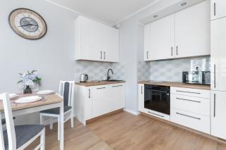 Nowa Letnica Comfortable Apartments with Balcony & Parking Gdańsk by Noclegi Renters - Gdańsk - 6