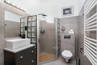 Old Town Spacious Apartment by BookingHost - 8