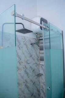 Bamgbose Apartments - Sleeps 4 - Parking - WiFi - 2