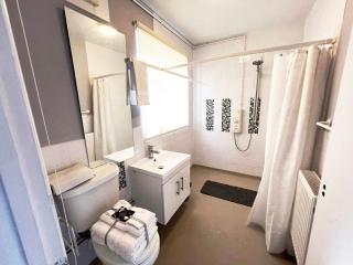 suspire House -Sleeps6-Garden-Bbq-Coastal retreat - 1