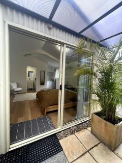 Beachside Bedstay - Emerald Beach - 0