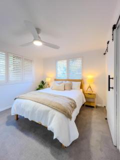 Burleigh Breeze Getaway - 1