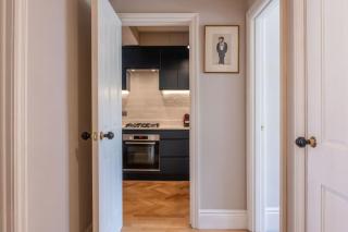 A Regal Abode - Marylebone - by Frankie Says - Londra - 5