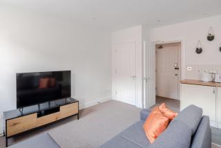 The Sensual Breeze - Fitzrovia - Frankie Says - 6