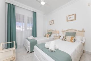 MARBELLA HOME RENTALS - Marina Banus, Puerto Banus, 2BR Best location, pool & parking - 8