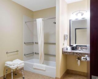 Comfort Suites Topeka Northwest - Topeka - 3