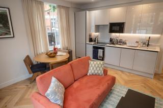 Bright, modern one bedroom apartment on 1st floor - London - 0