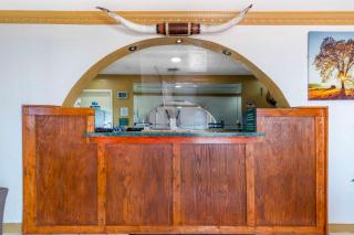 Econo Lodge Inn & Suites Near Lackland AFB - San Antonio - 4