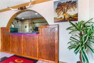 Econo Lodge Inn & Suites Near Lackland AFB - San Antonio - 3