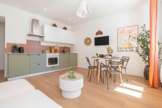 Charmant T3 sur jolie place, parking inclus, Clim - 0