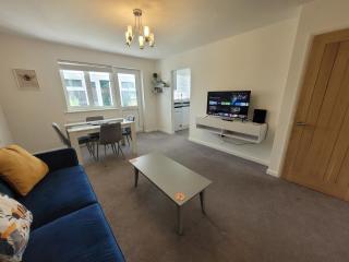 Bumblebee Bungalow - With separate office and gaming space by Catchpole Stays - Colchester - 4