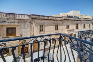 Stylish 3BR home with Spacious Terrace in Luqa by 360 Estates - 7