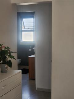 Spacious Double Room with Pool, Free WiFi, Self-Catering Kitchen - Kaapstad - 5