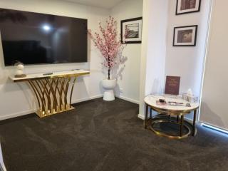 Gwen's Cottage on King - 1