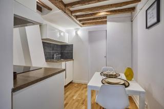 Charming Apartment Center of Paris By Studio Prestige - París - 8
