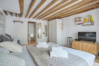 Charming Apartment Center of Paris By Studio Prestige - París - 3