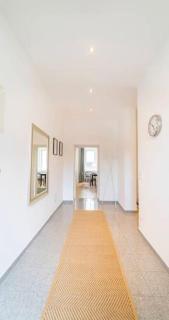 Central Apartment I Chic and Bright Accommodation - 8