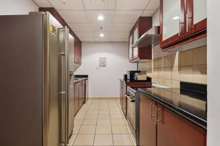 La Buena Vida Holiday Homes - Modern, Luxe & Spacious 4-Bed, Full Kitchen, near to Beach, Tram & Marina - Dubai - 4