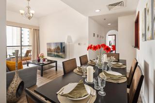 La Buena Vida Holiday Homes - Modern, Luxe & Spacious 4-Bed, Full Kitchen, near to Beach, Tram & Marina - Dubai - 9