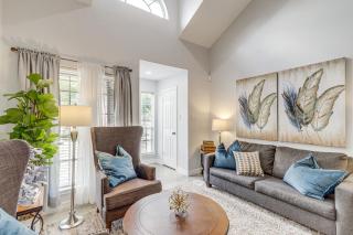 Houston Retreat w/ Smart TVs: Walk to Golf Course! - 6