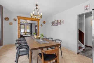 Renovated 6BR 2BA AC home and Game Room - 7