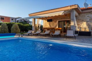 Holiday Home Beti with heated pool - Vrsi - 9
