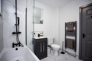 Heart of South Shields Modern Interior 2 Bed Flat - 9