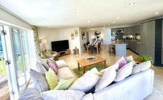Luxurious 4 Bedroom New England Style Villa - Trewhiddle V12 - 8