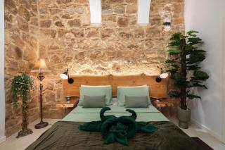 Traditional Apartment with Maltese Internal Court Yard - Designed with Traditional Stone and Tiling - La Valletta - 7