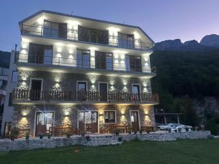 Hotel Vellezrit Guri - Theth - 0