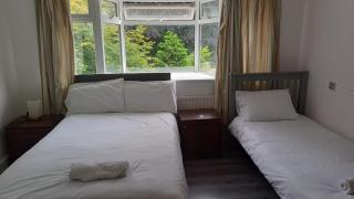 Burleigh House - Wetleyrocks - 7