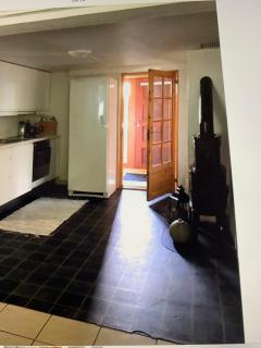 Sentrumsnær kjellerleilighet, nær sykehus og høgskole, parkering - Haugesund - 3