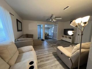 Home in Kissimmee with Huge Backyard - Kissimmee - 4