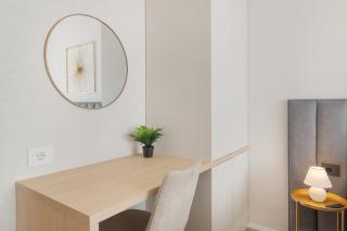 Urban Suite- Luxe 2BR with Balcony and Parking - Oradea - 3