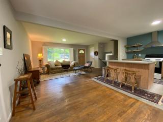 4 Bedroom Furnished Private Home Near UGA Downtown Athens - Athens - 2