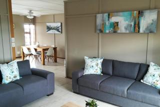 Aston Bay Holiday Apartment - 7